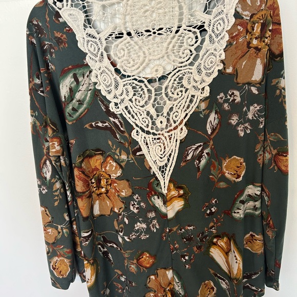 Honeyme top with crochet back size large - Picture 2 of 2